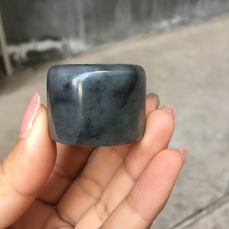 天然新疆和田玉高密度高油份俏色黑白 墨玉籽料 扳指玉器礼品挂件