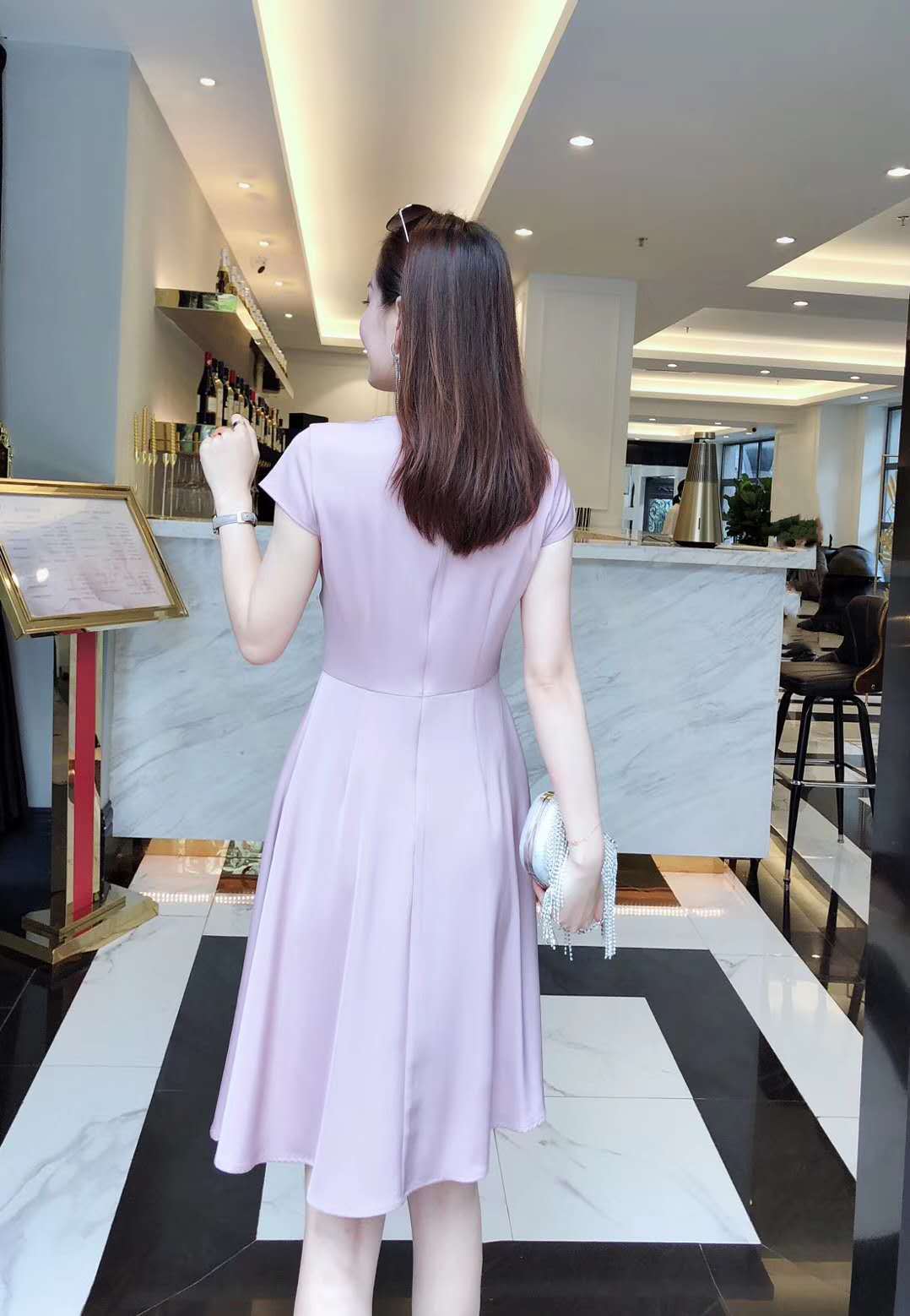 v领半袖连衣裙 中打条纯色中长款连衣裙 后背拉链套头连衣裙批发