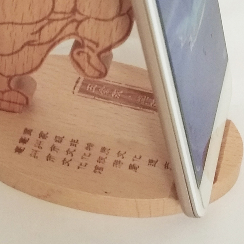 Wooden Desktop Phone Holder Household Lazy Mobile Phone Tablet Stand Wooden Creative Villain Mobile Phone Bracket