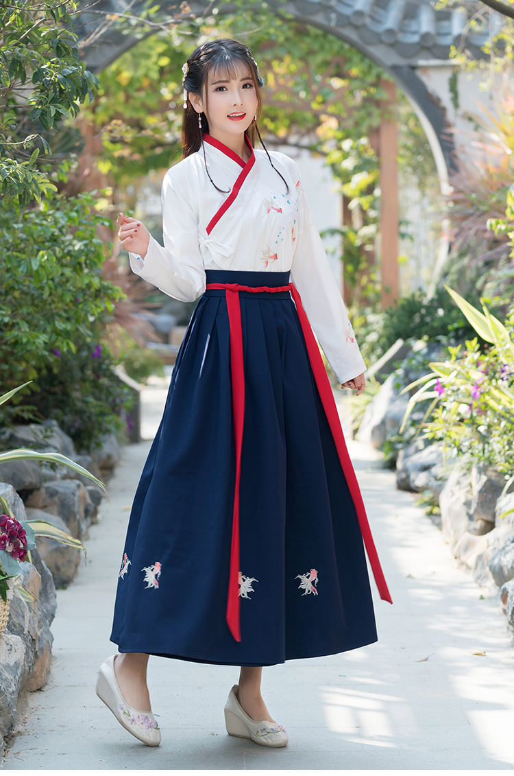 9138#2018原创春装明制古装汉服表演学生班服绣花交领襦裙