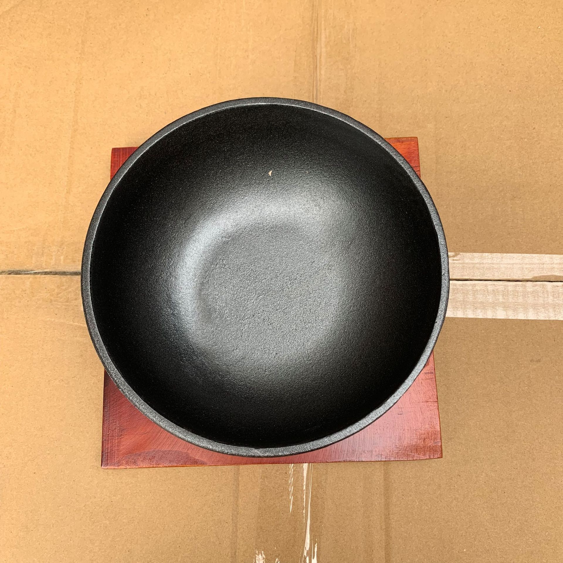 厂家直供圆形铁碗 铸铁碗拌饭碗 韩式拌饭锅煲仔碗