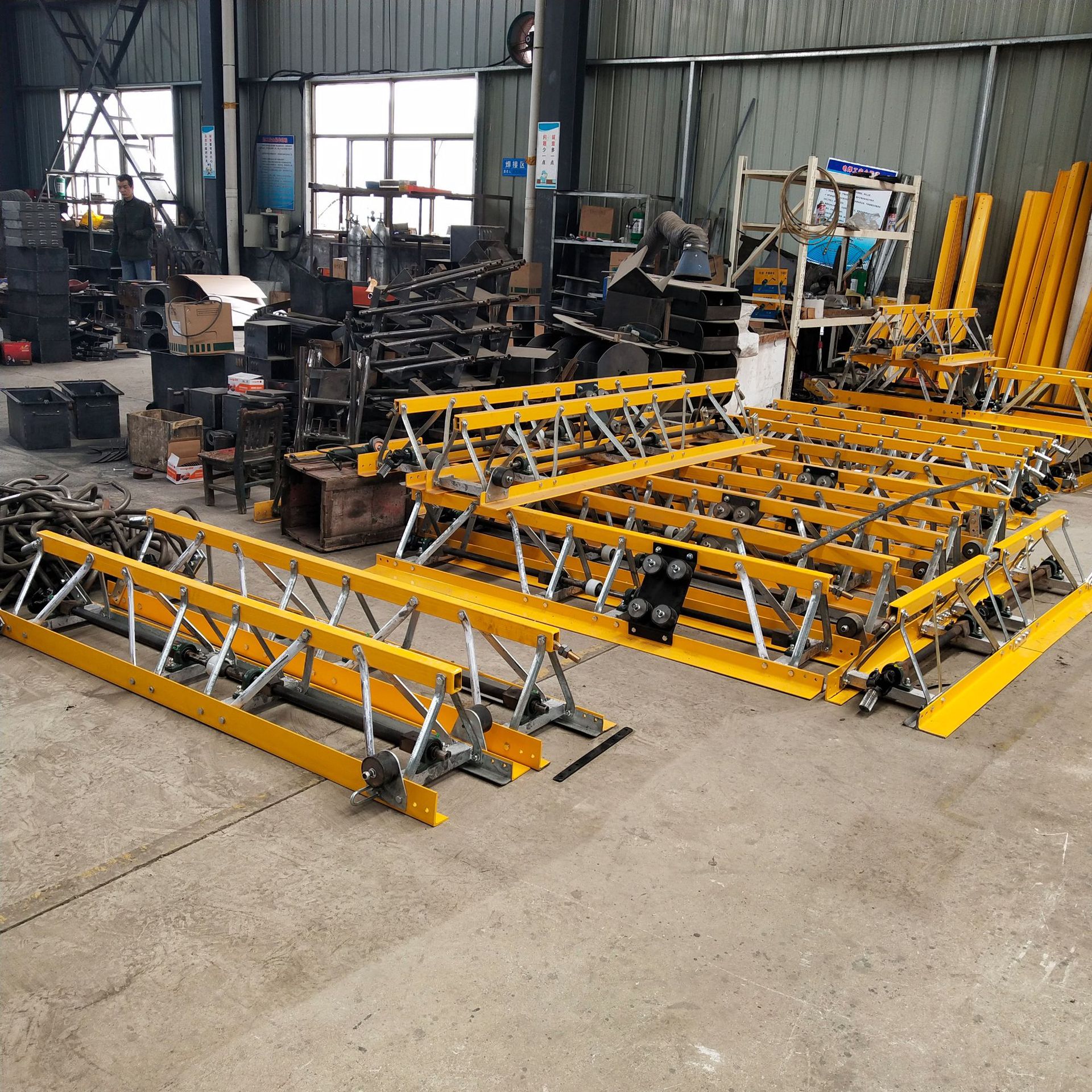 混凝土框架式振动梁 6米框架式水泥提浆整平机振动梁价格 振动梁