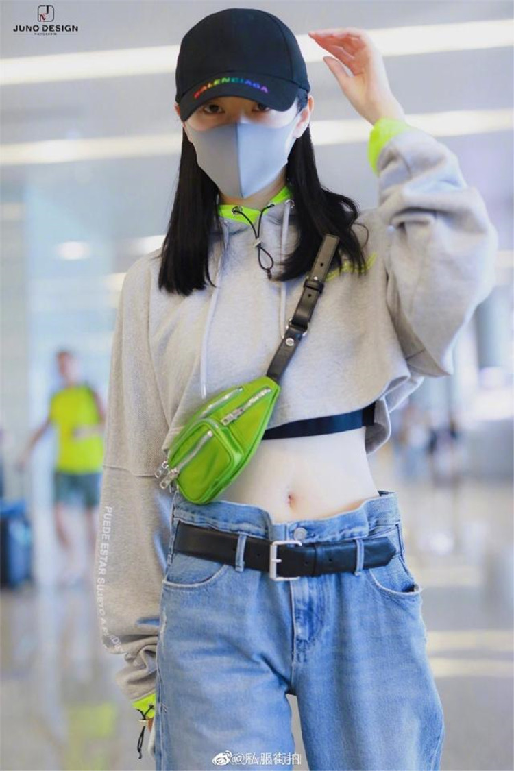 景甜明星机场同款荧光色拼接连帽灰色短卫衣高腰阔腿牛仔裤d6010