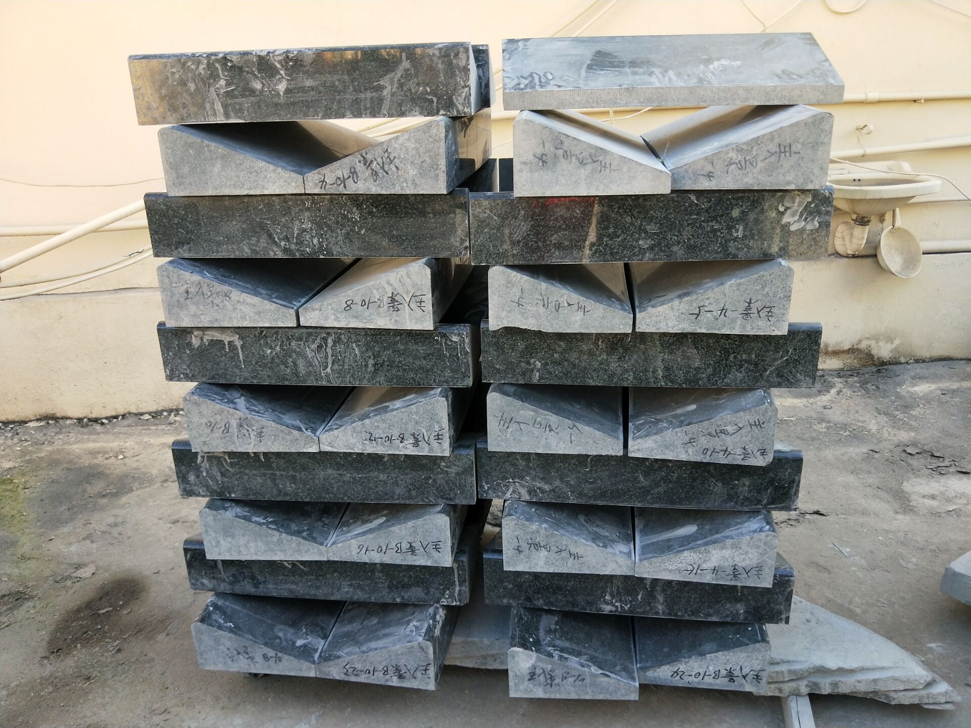 万年青石材火烧水洗面 森林绿花岗岩深绿麻荔枝面绿色花岗岩厂家