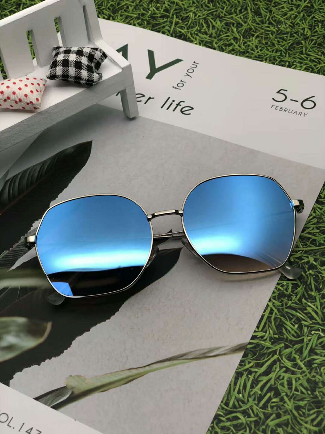 2019新款时尚小天鹅太阳镜不规则多边形个性防蓝光平光眼镜潮墨镜