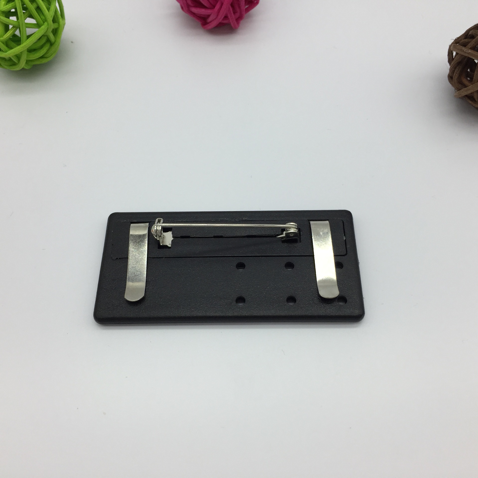 厂家直销 银行胸牌定做酒店工号牌制作学生胸卡号码牌别针定制