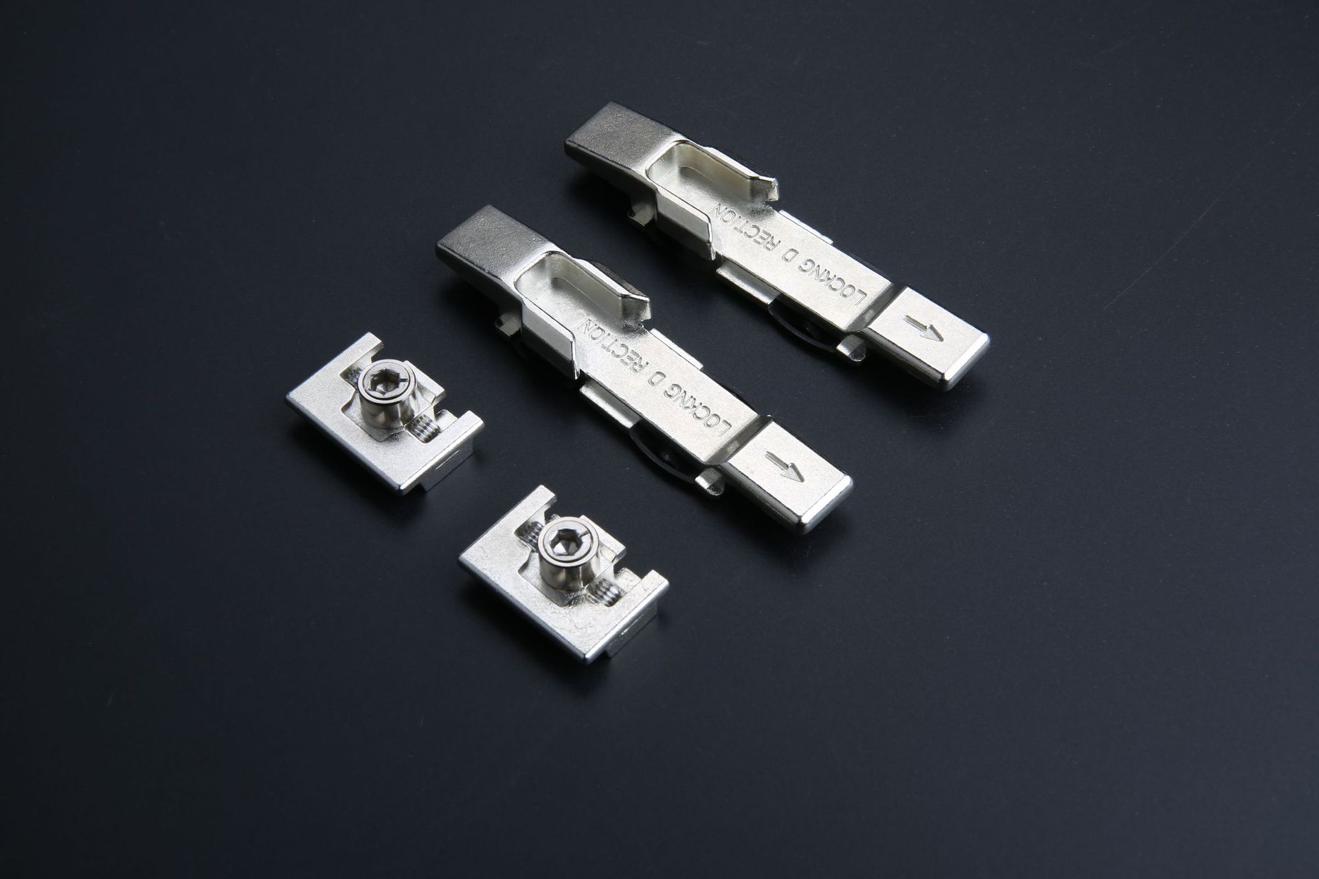 生产厂家欧标槽锁点 断桥门窗五金配件锁杆锁座 平开窗配件锁点