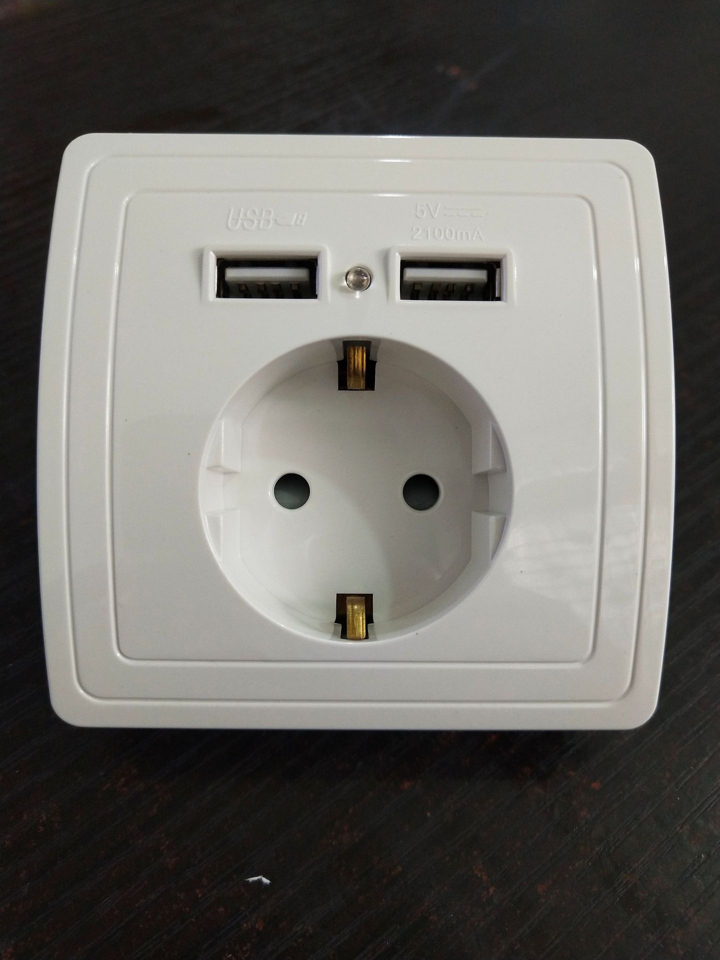 欧式白色双usb墙壁插座 家用办公入墙式插座