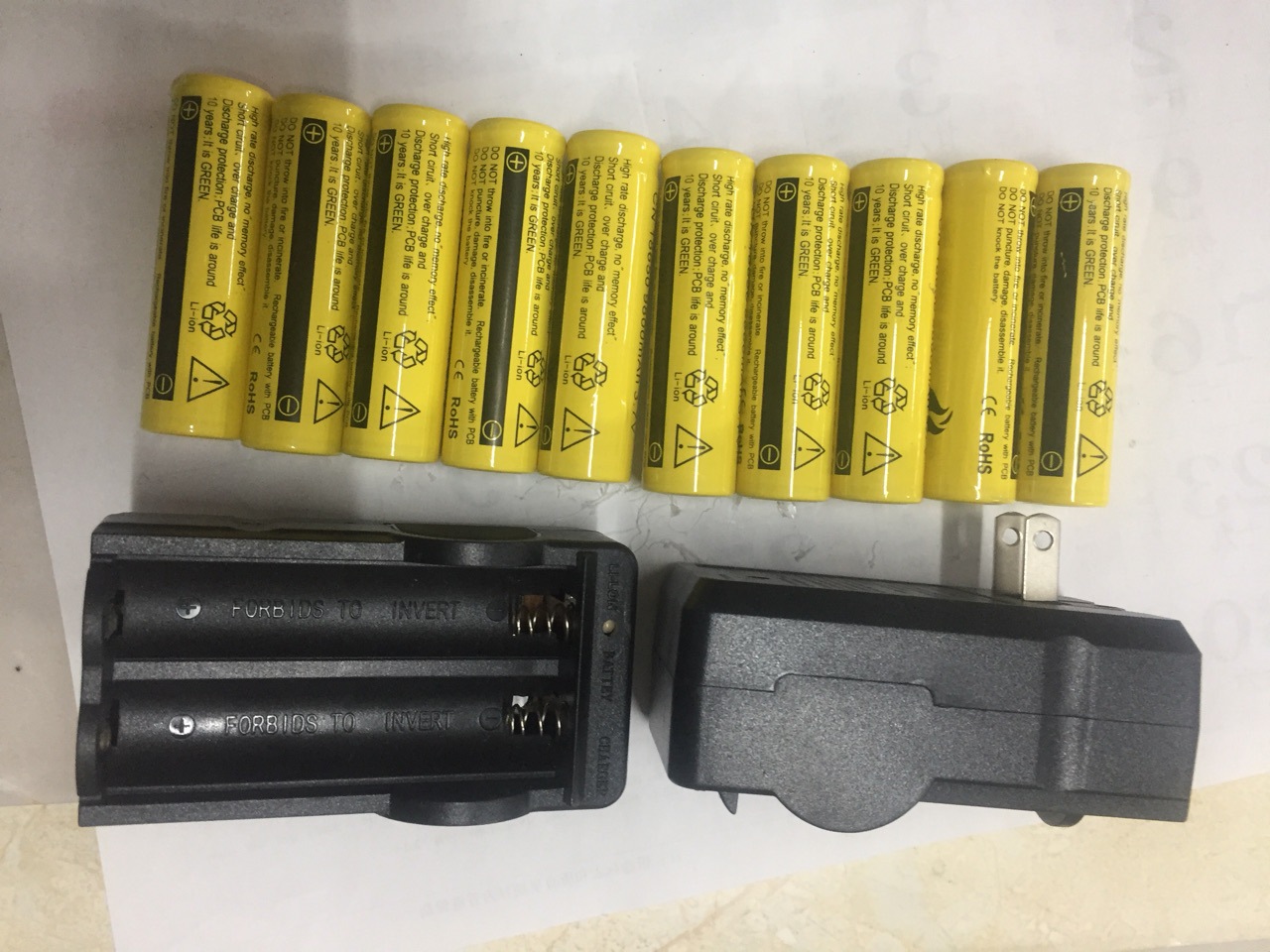 18650锂电池9800强光手电筒电池3.7v9批发
