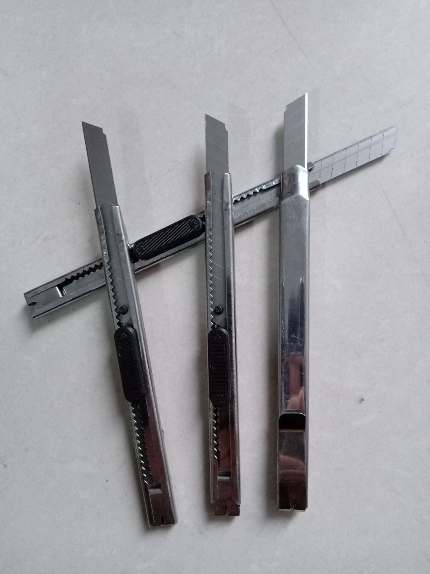 批发全铁小美工刀壁纸刀小号壁纸刀学生刀一元店商品多用美工刀