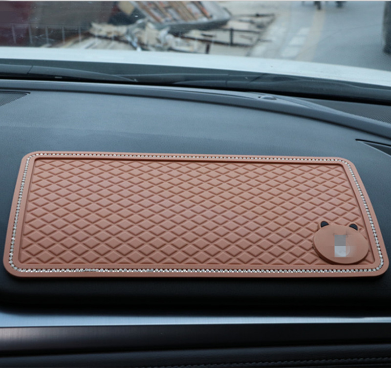 新款卡通熊兔子汽车摆件防滑垫车用隔热垫耐高温环保镶钻垫子批发