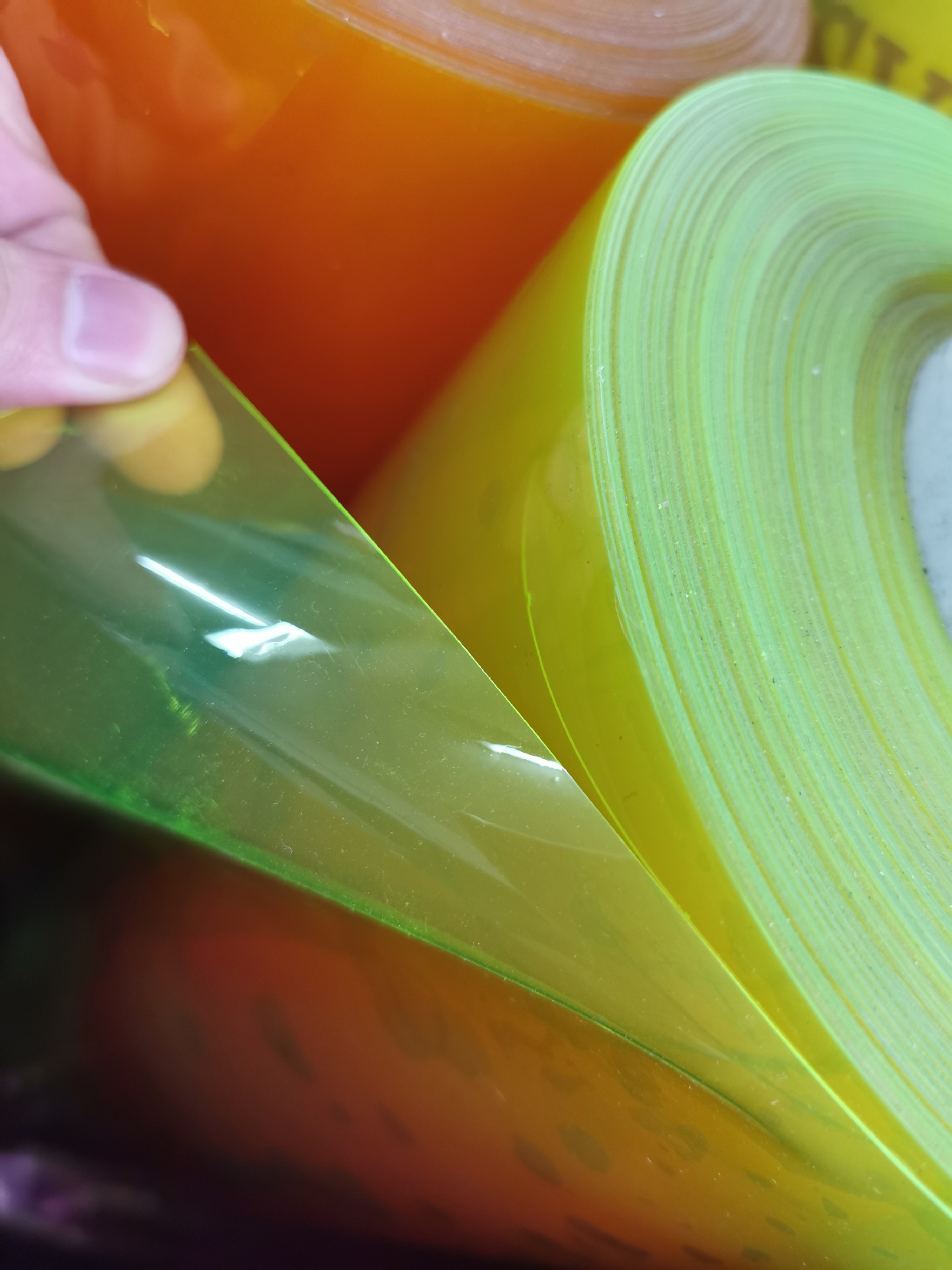 厂家直销pvc环保有色超透明彩色超透明03mm厚有色透明pvc薄膜