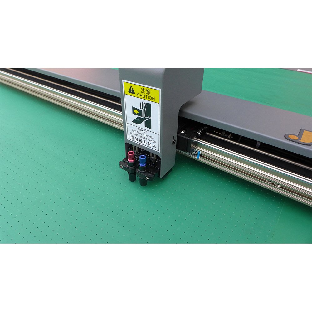 直销牛皮纸白卡纸切割机保护膜胶片切割机平板数控pet薄膜切割机