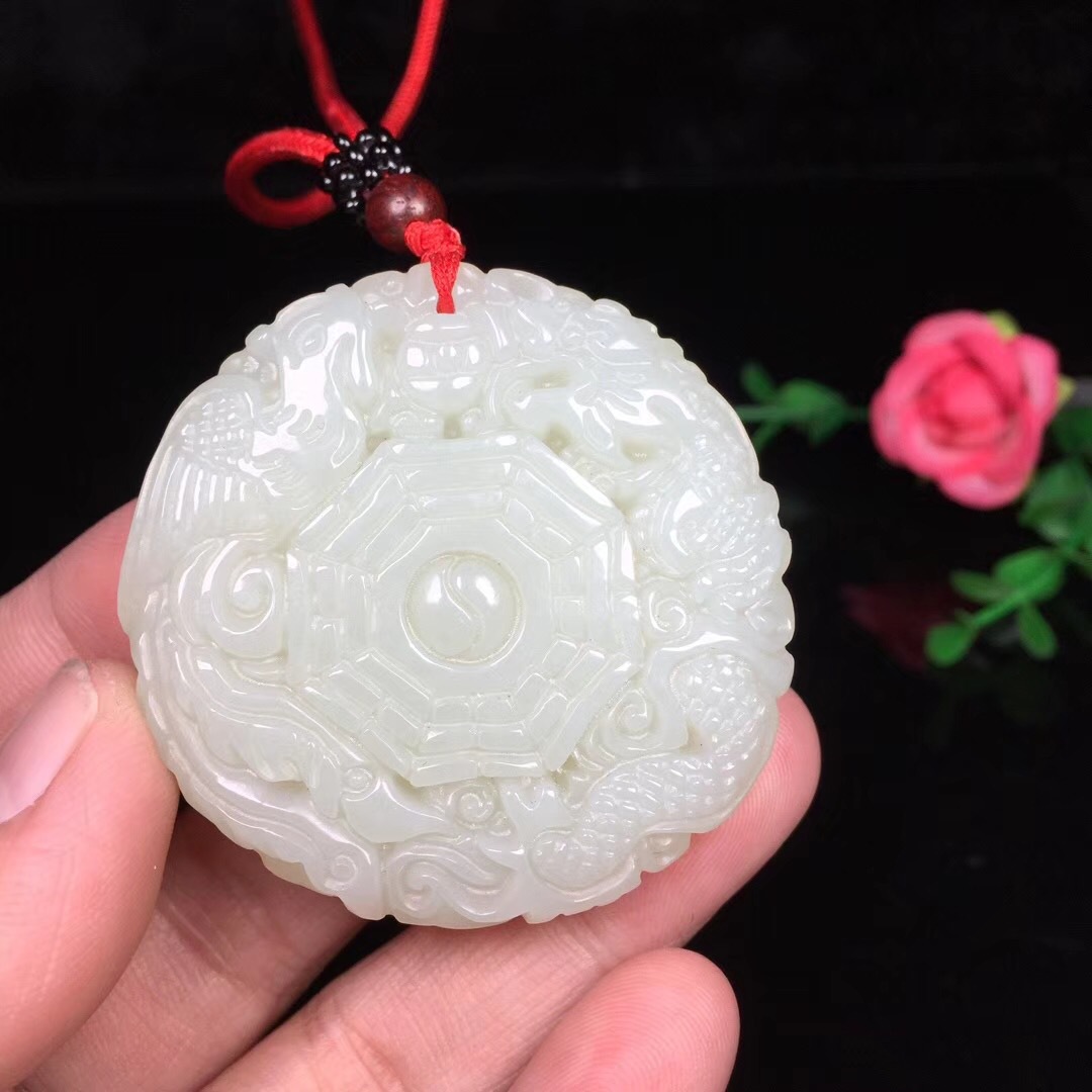 天然和田玉龙凤八卦吊坠八卦寓意避灾 护体扭转乾坤玉挂件送证书
