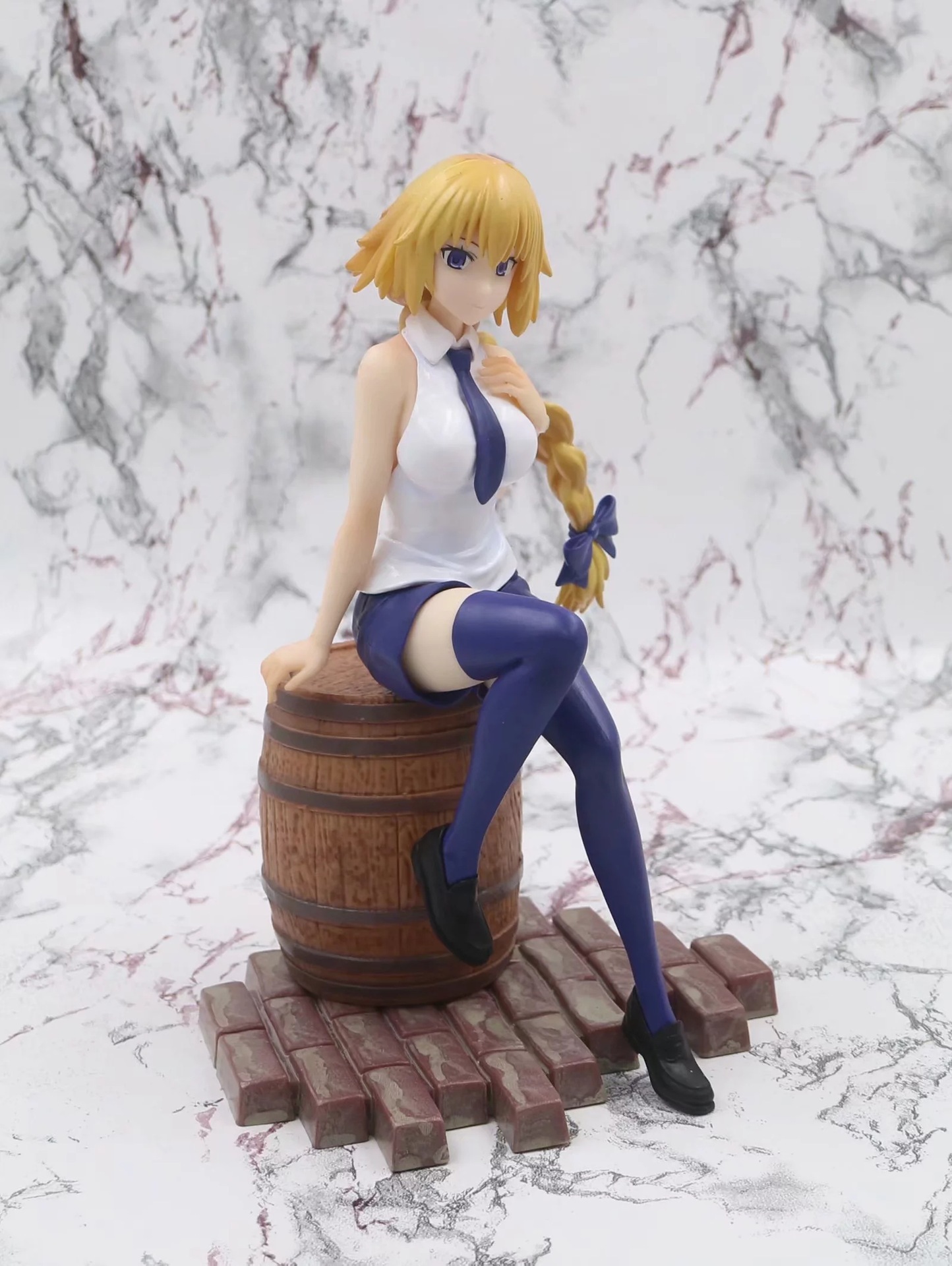 命运之夜 fate stay night fate 酒桶 贞德坐姿 便服 盒装手办