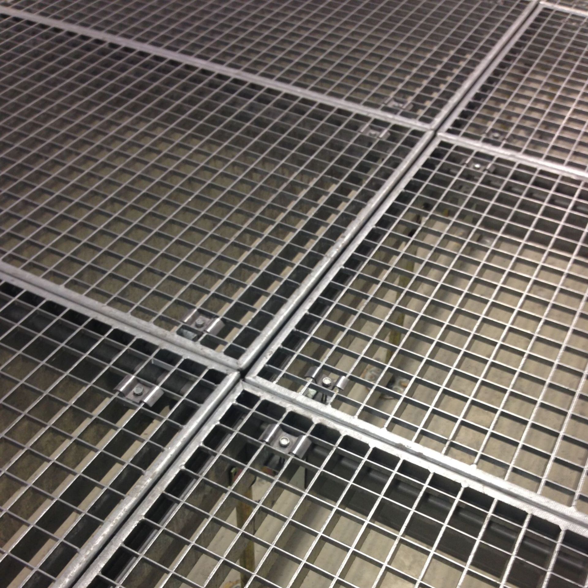 化工厂平台热镀锌钢格板楼梯踏步板厂家定制价格优惠