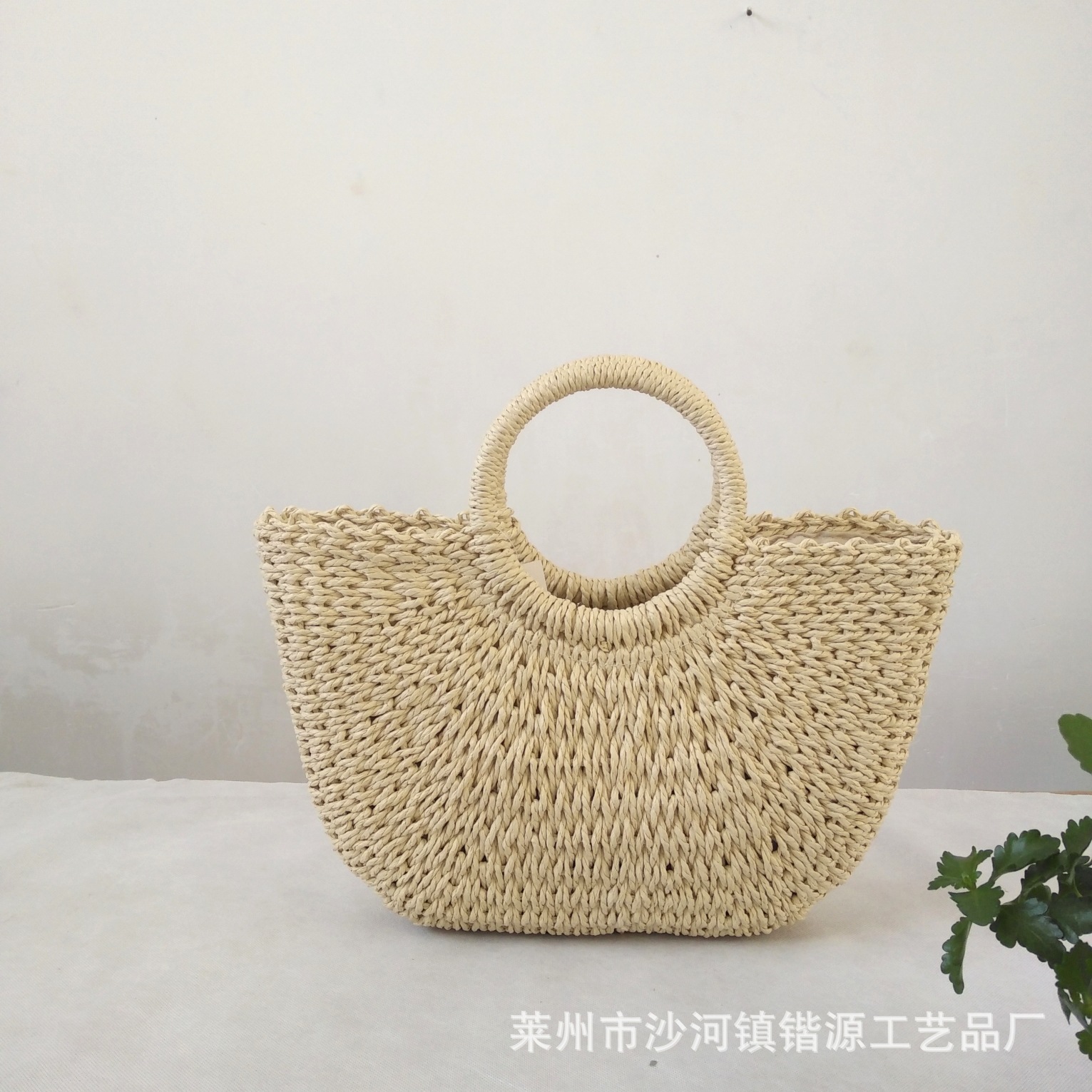 厂家直供圆斗手工编织包半月形简约时尚手提草编包夏季沙滩包批发