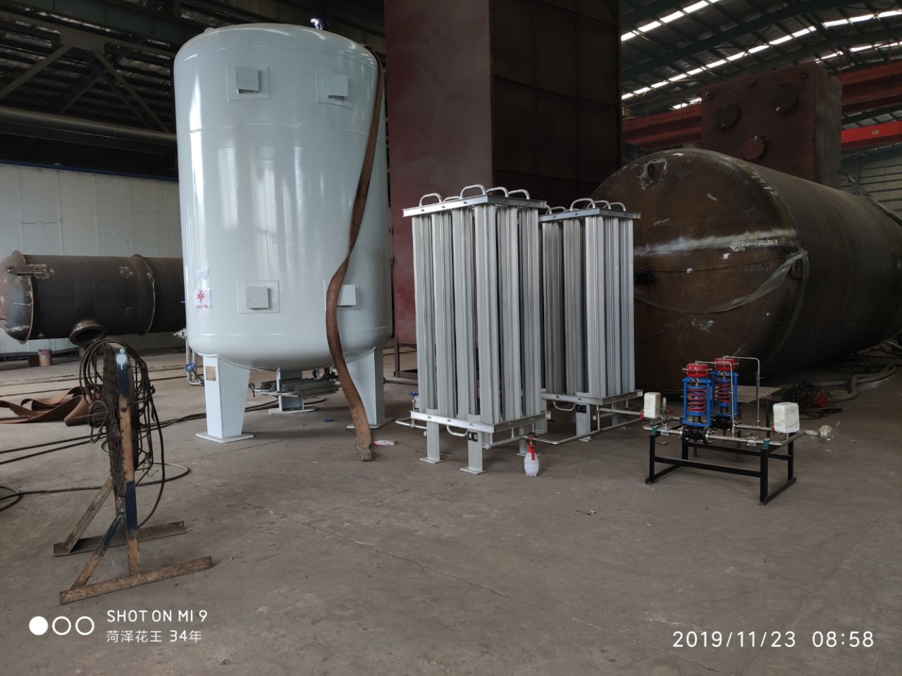 我厂生产液氧储罐,汽化器,调压装置(阀)多种设备