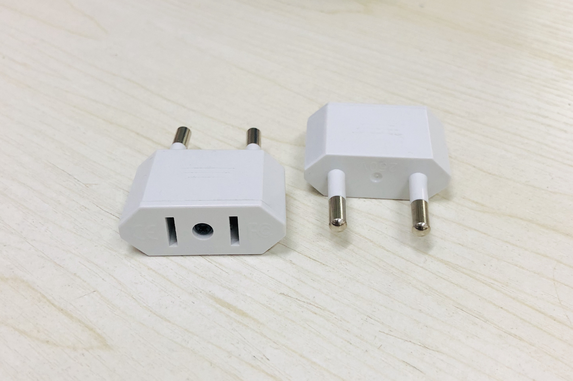 欧规转换插头美规国标两扁转欧规两圆插头转换器欧规插头转接头