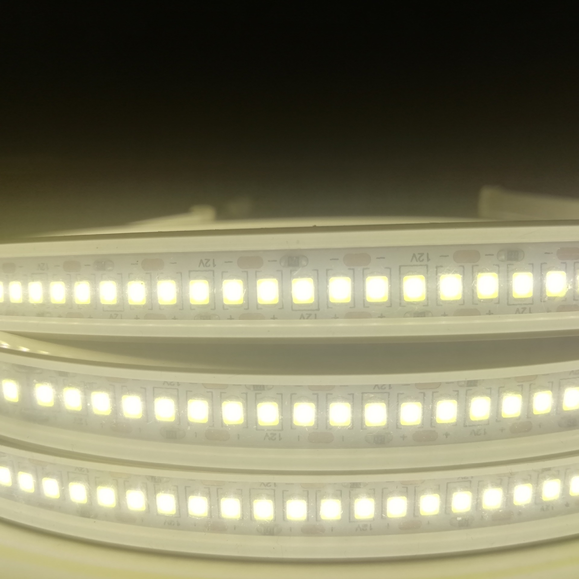 后得新款灯带 led2835 12v高亮度240灯白光线条灯 户外专用款