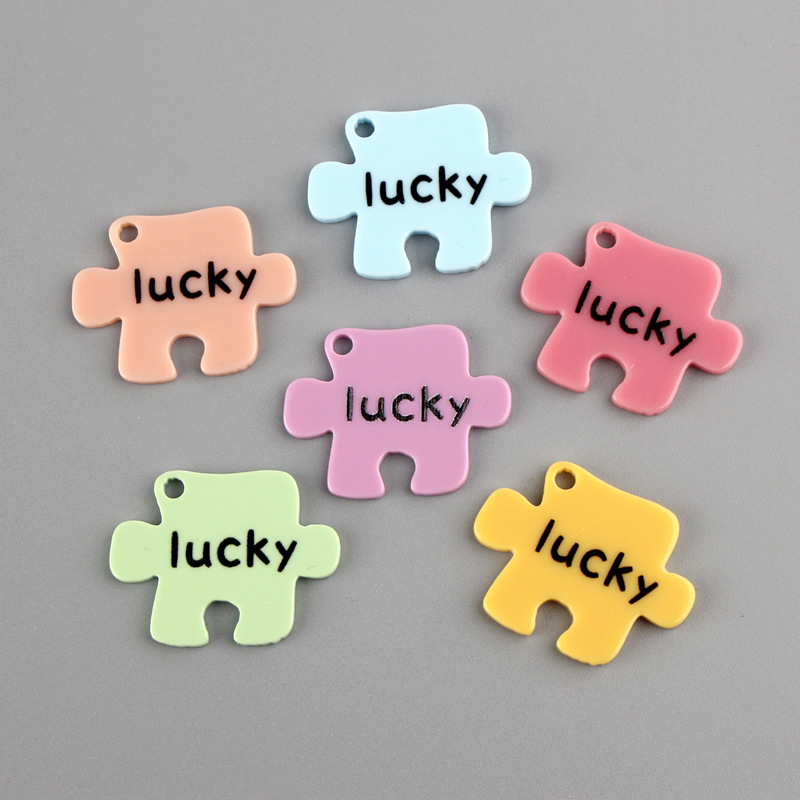 【产品名称】:亚克力涂鸦配件 lucky字母牌贴片   【产品材质】:环保