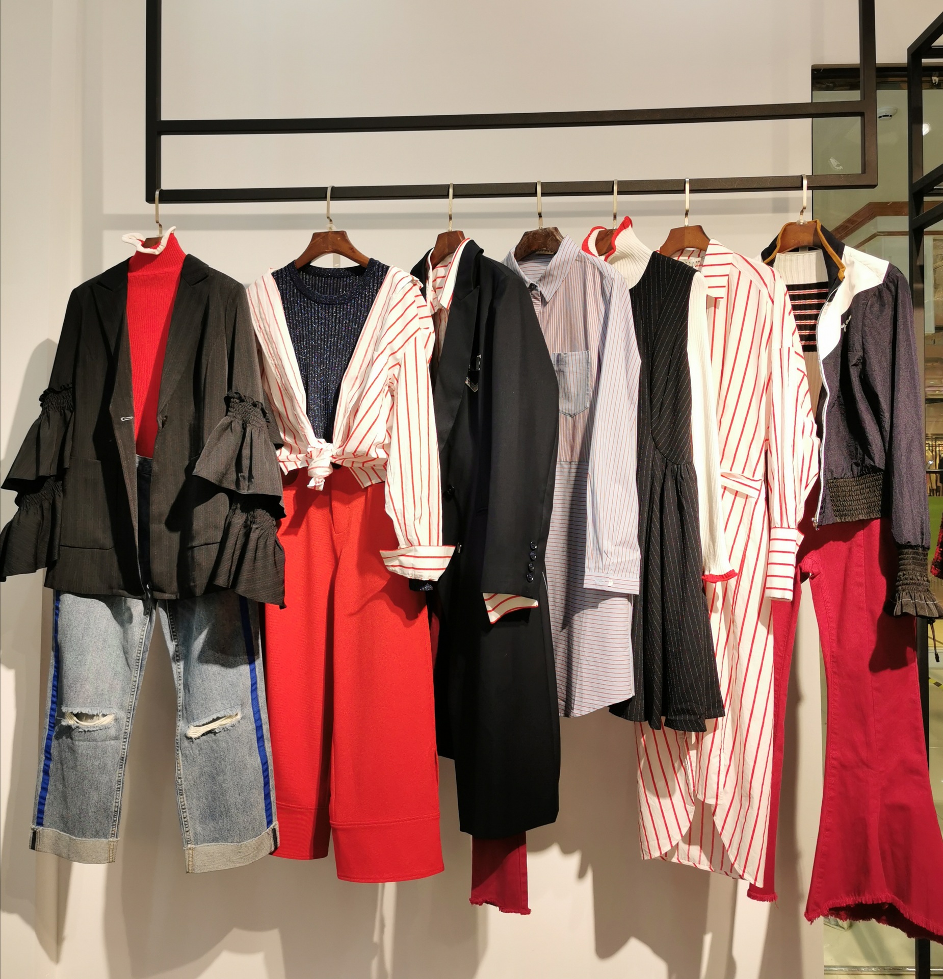 品牌折扣女装尾货 蒂系列18秋装走份批发 库存剪标实体和直播货源