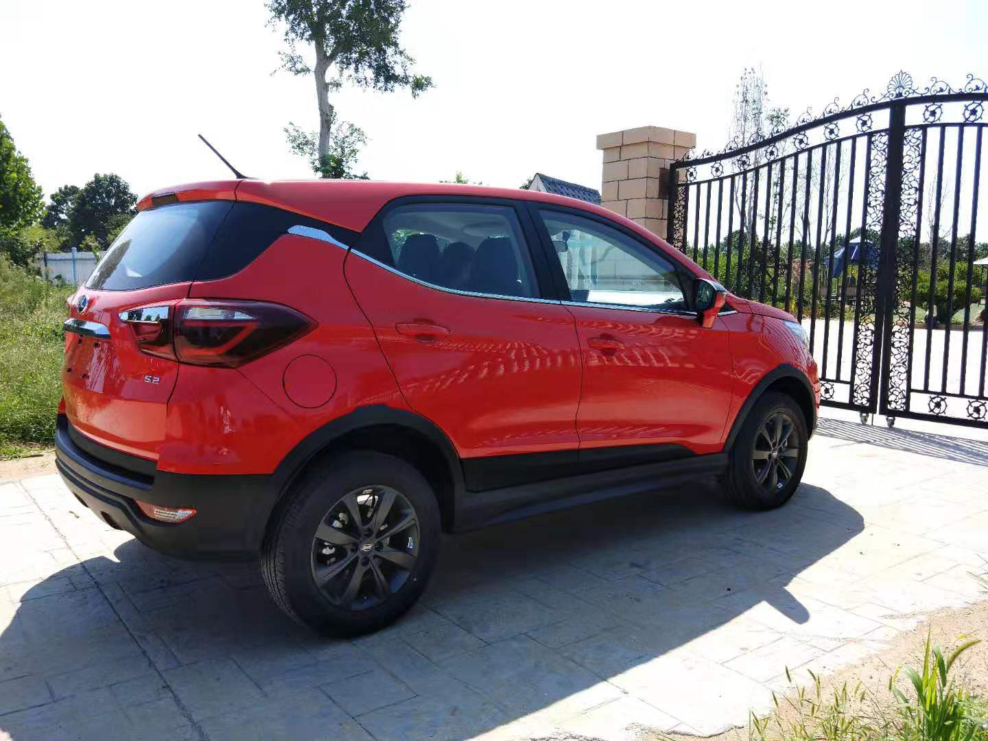 红色电动小霸王比亚迪s2用车分享