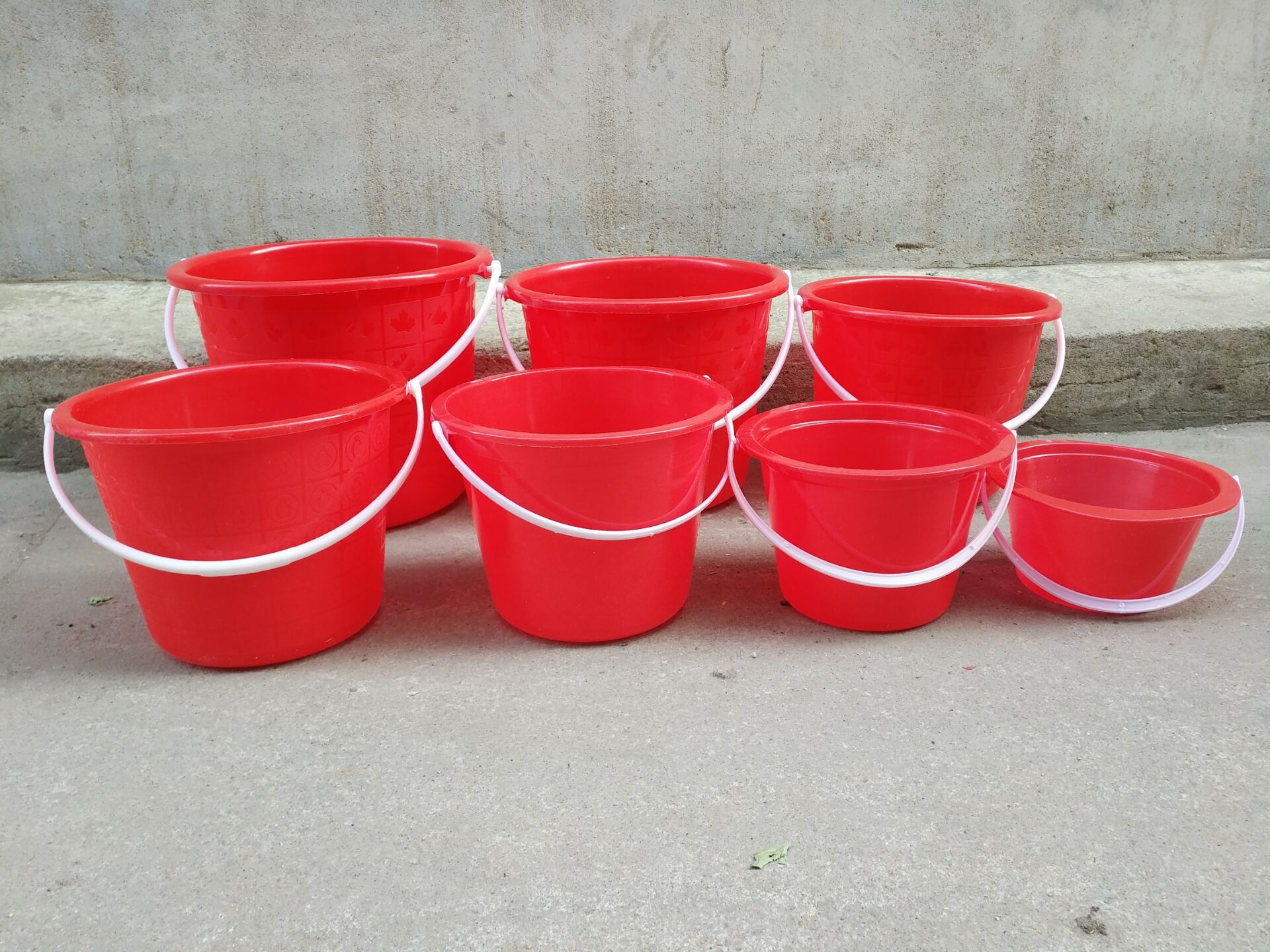 油漆调小桶水桶桶红色油漆小红桶手提小塑料美术画画洗毛笔通