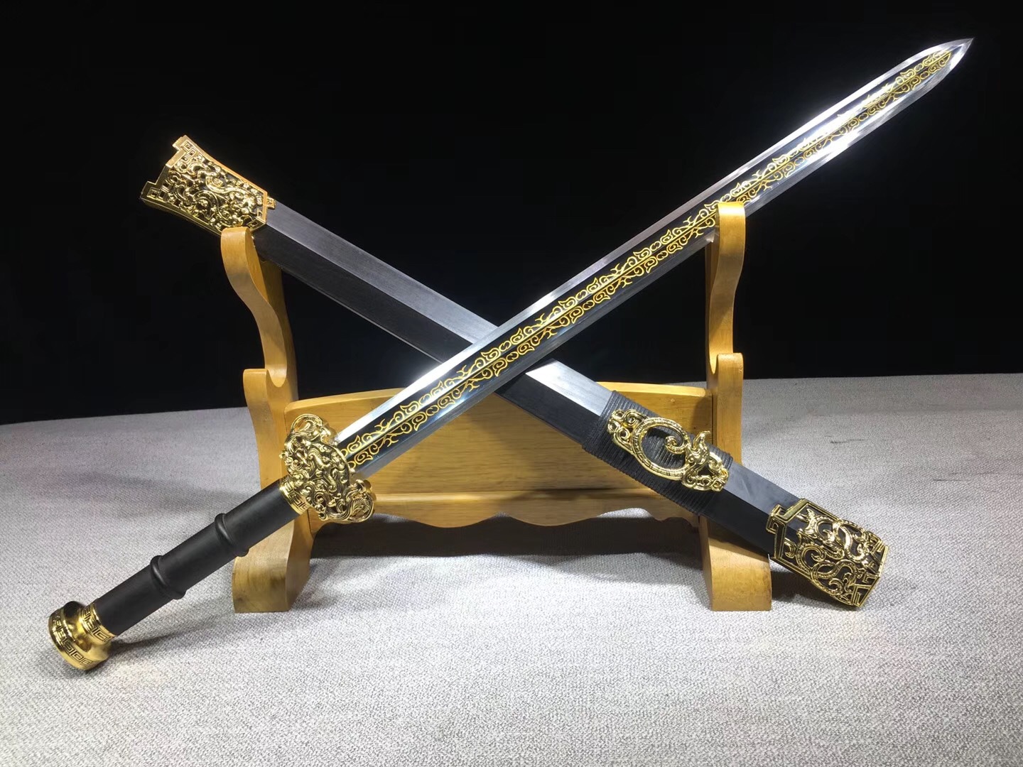 龙宝泉刀剑宝剑金装九龙战剑工艺品未开刃