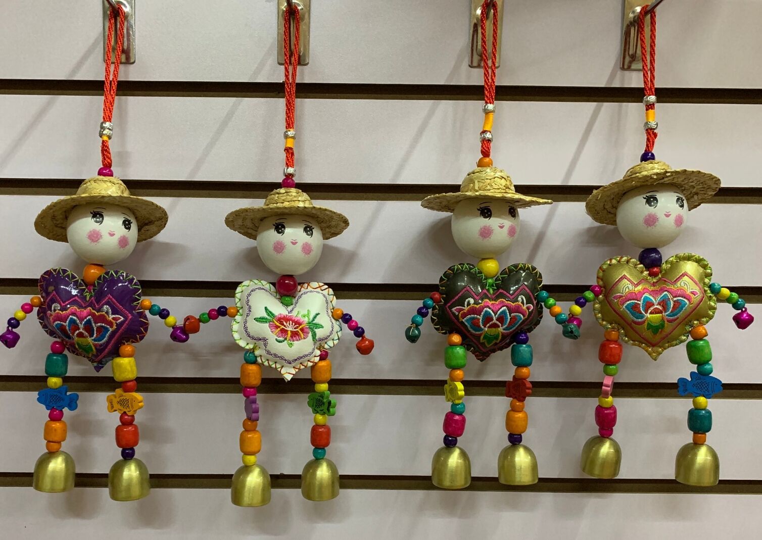 云南民族特色旅游手工艺品 大草帽皮绣花桃心人