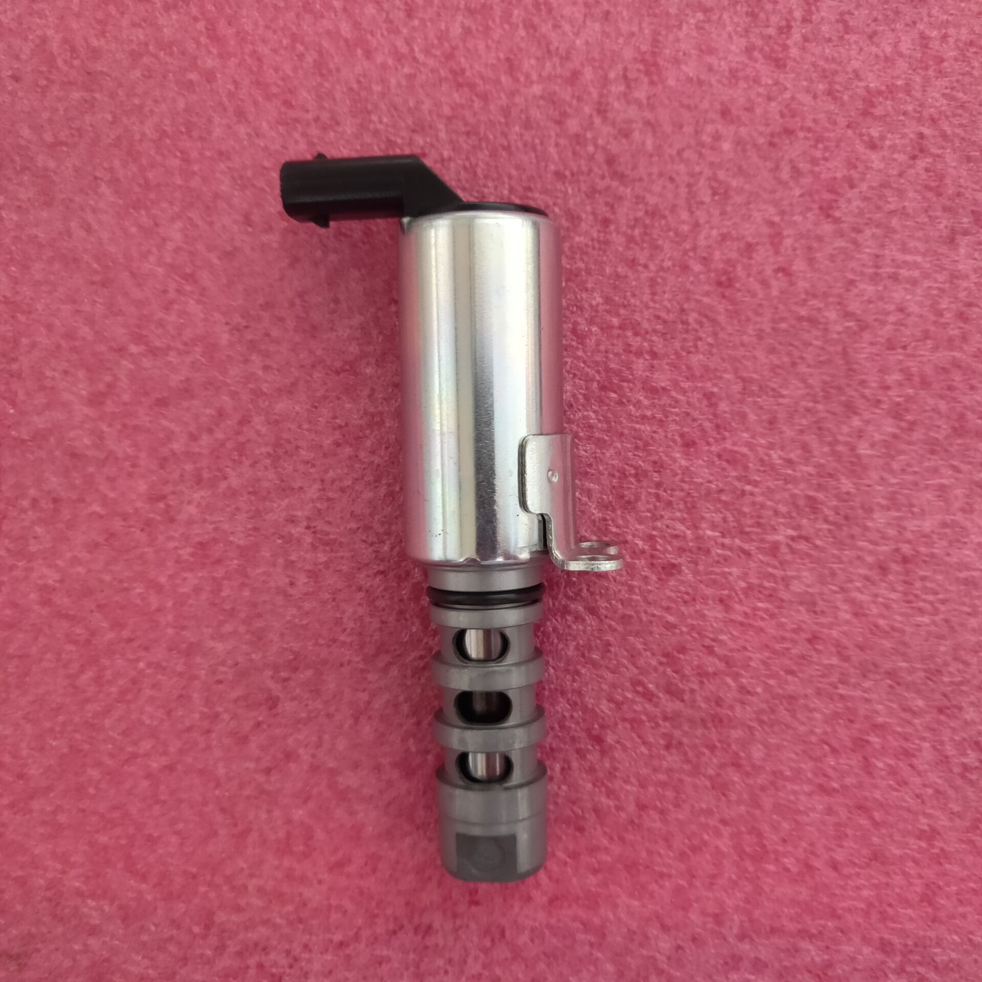 8凸轮轴电磁阀 机油控制阀06e 109 257 l