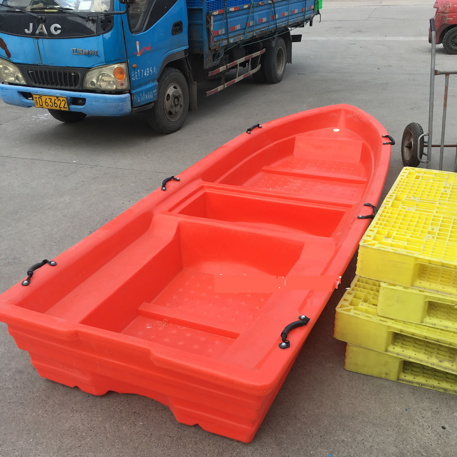 火爆销售4米牛筋料船加厚pe料渔船双孔活水舱撞不烂渔船可配电机