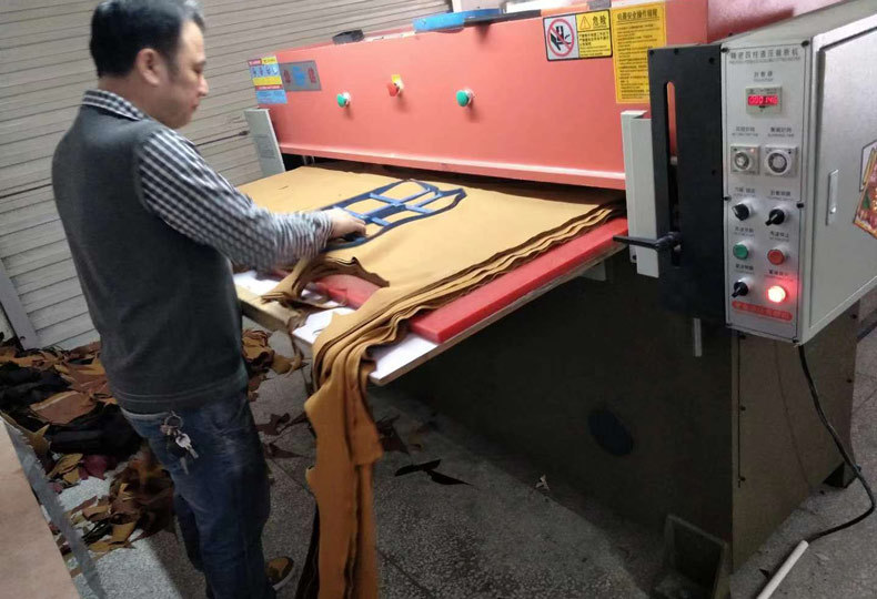 直销40吨四柱吸塑箱包鞋业下料开料机皮革汽车用品裁断机冲床