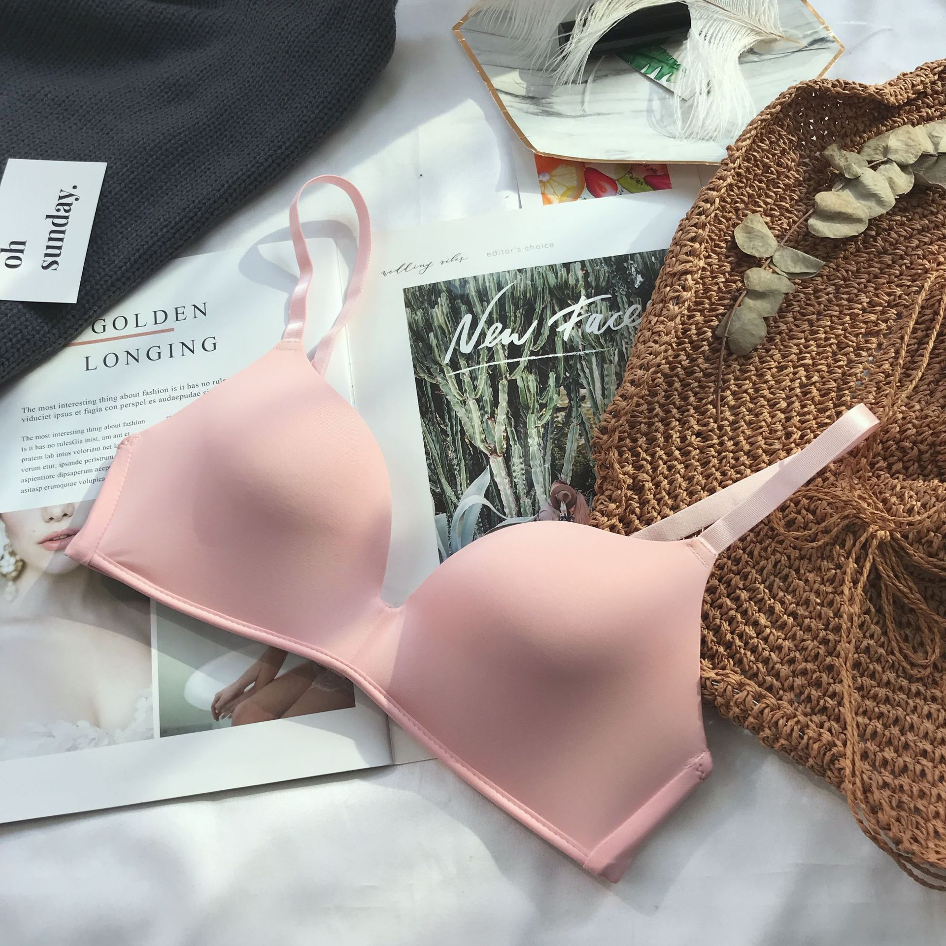 厂家直销法式轻薄内衣聚拢上托无痕无钢圈日系少女学生胸罩一片式