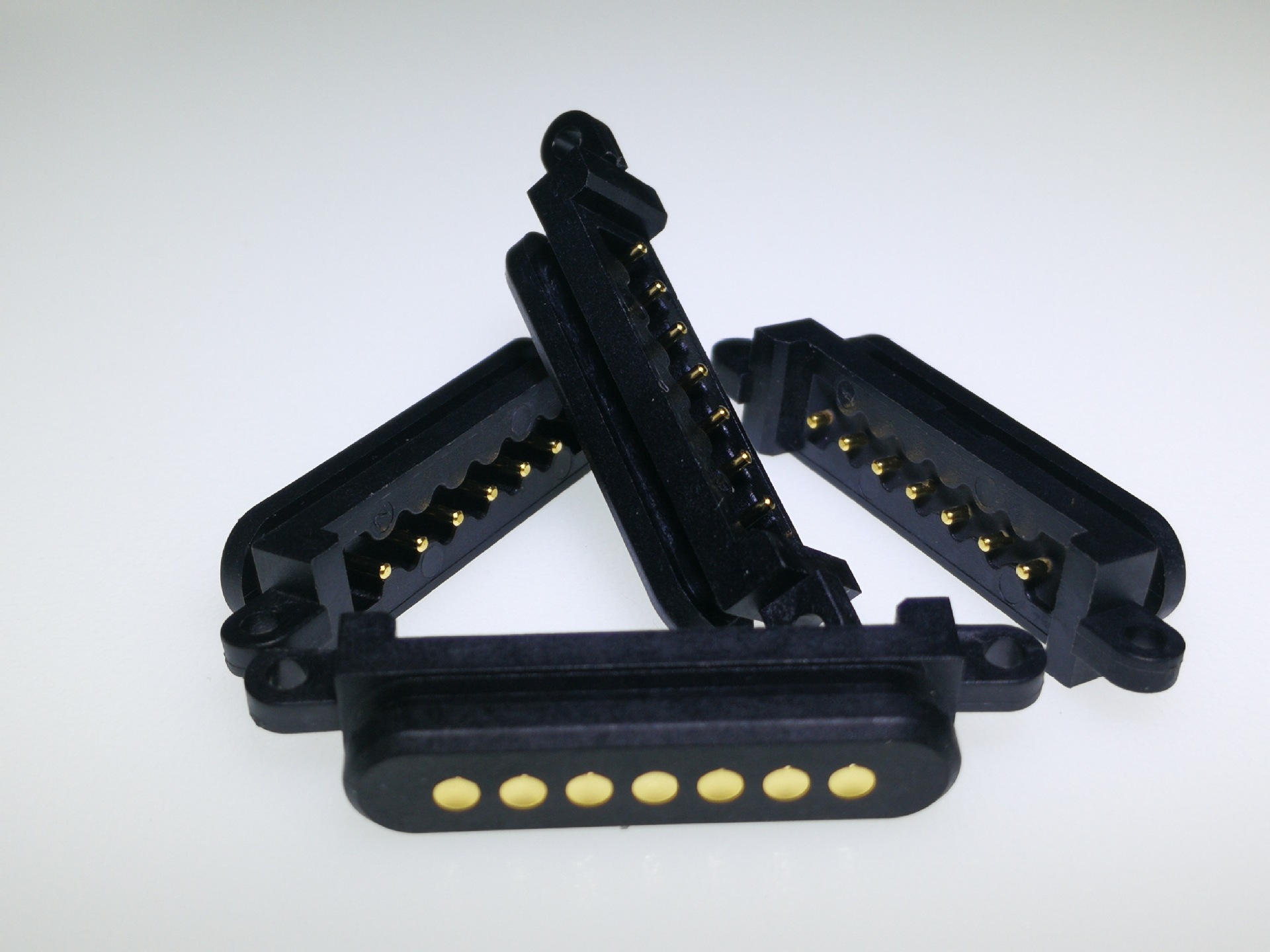 7pin pogo pin 弹簧顶针防水连接器