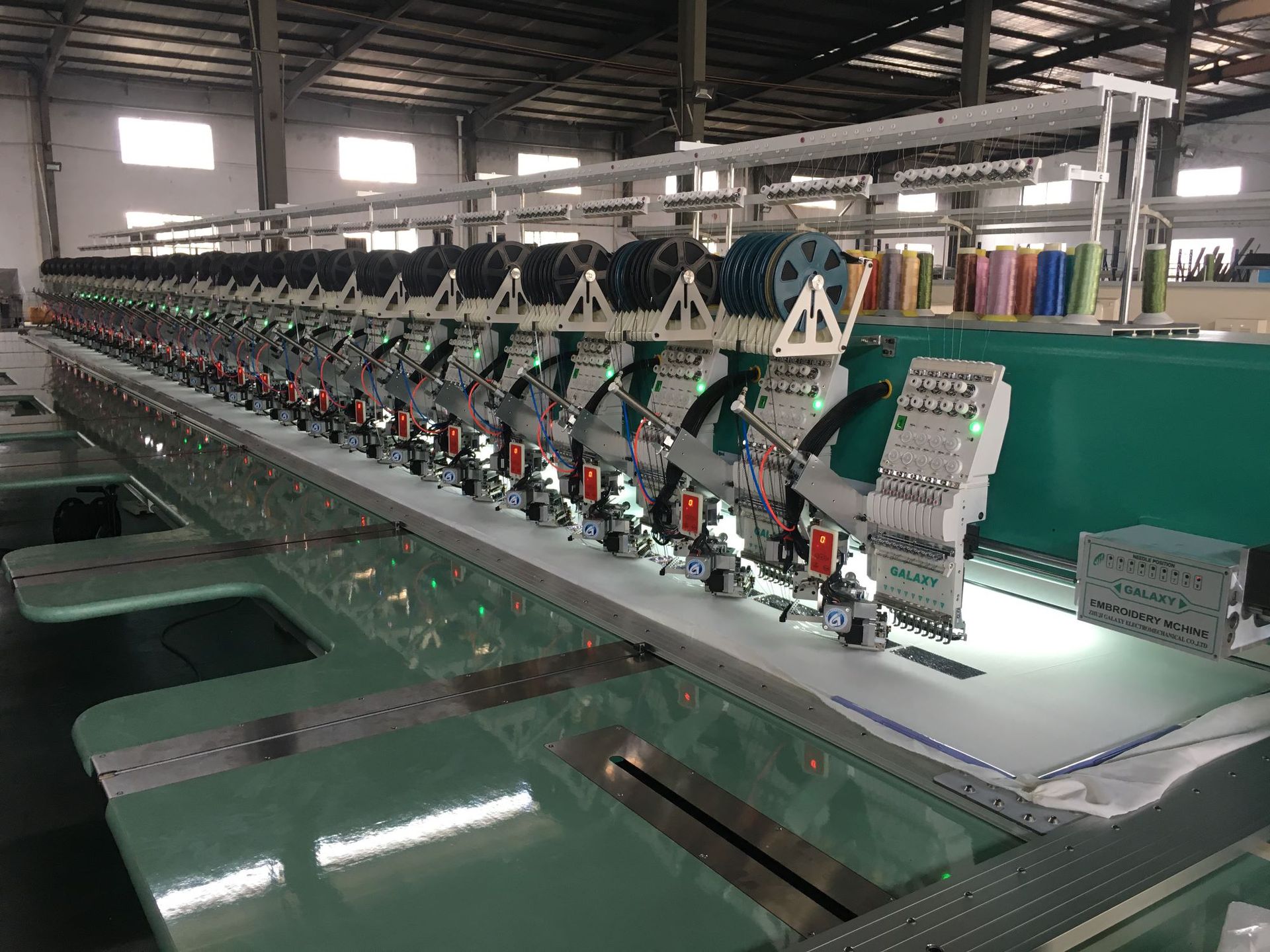 银河机电全自动高速绣花机 多功能服饰8晶片 翻片绣 毛巾绣绳绣