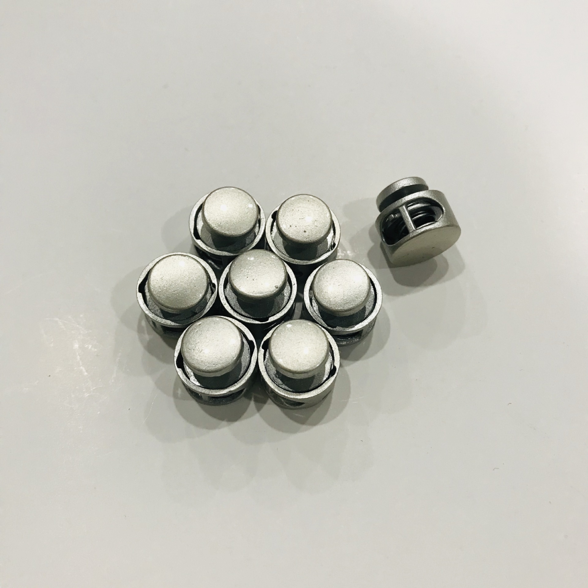 厂家直供金属球形弹簧扣地雷绳扣合金地球面弹簧扣圆珠蘑菇按压扣