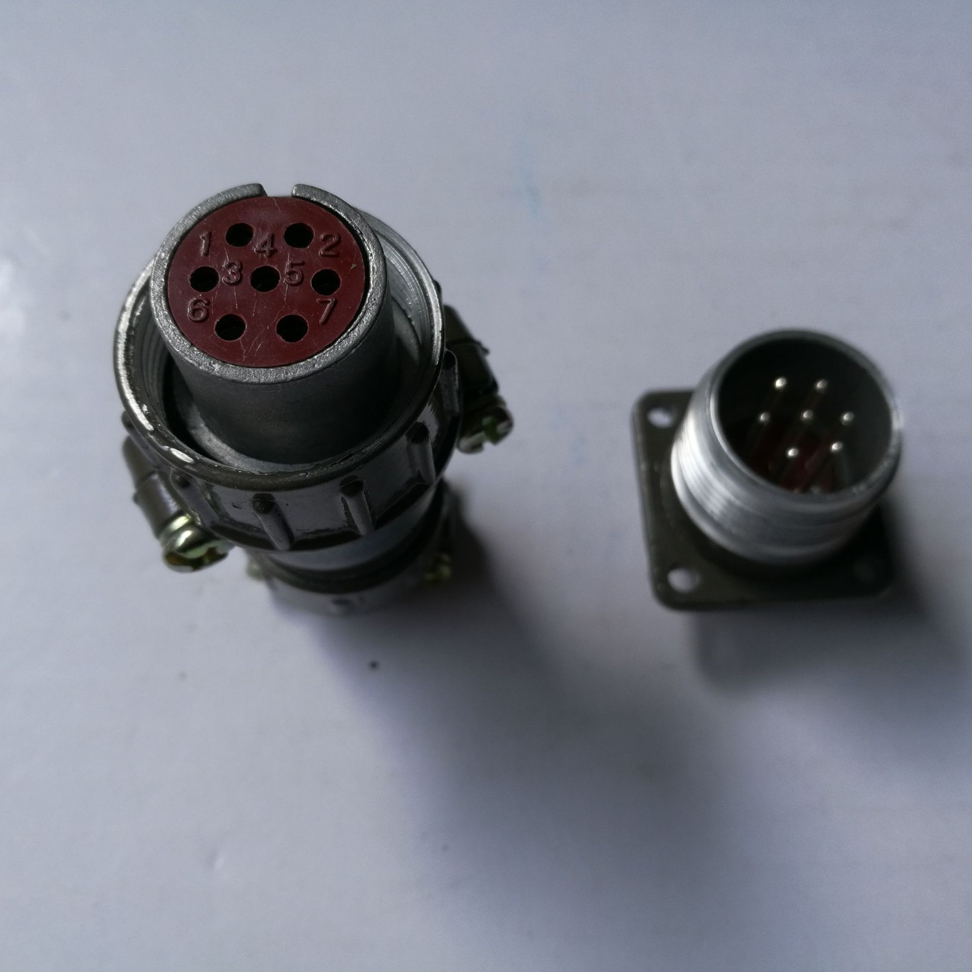 厂价直销批发电焊机航空插头奥太zx7系列七芯p20芯带孔铝壳铜针