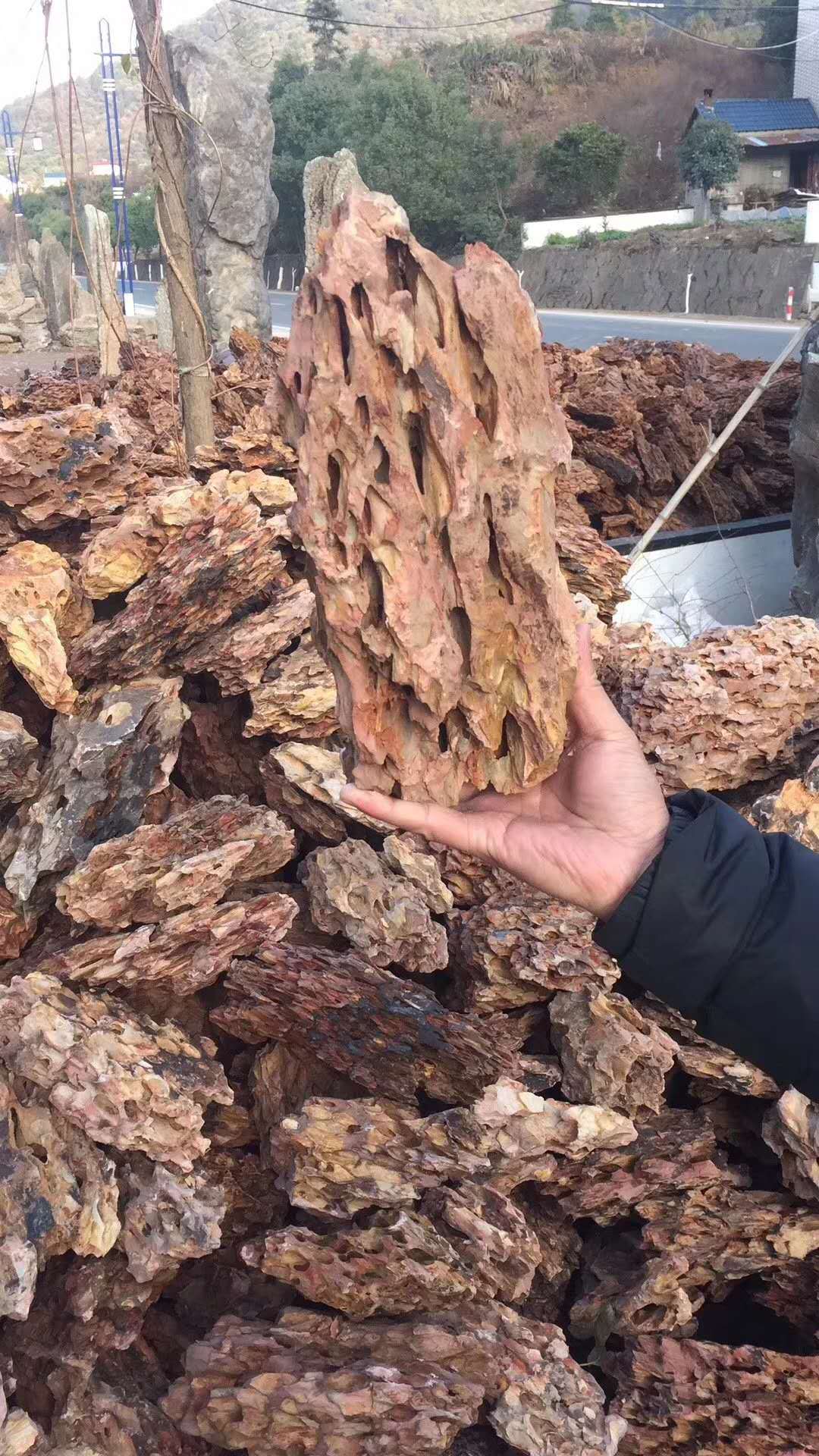 大量批发鱼缸造景松皮石又叫虎皮石多孔美观还有特价木化石青龙石