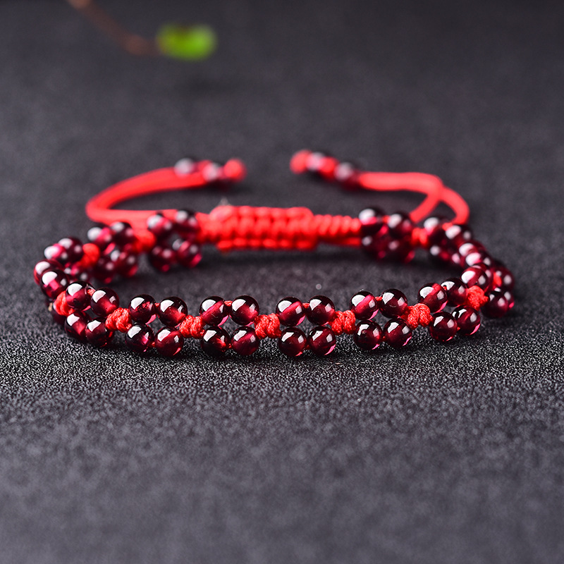 天然酒红石榴石编织本命年红绳手链调节款女款红绳手链石榴石手链