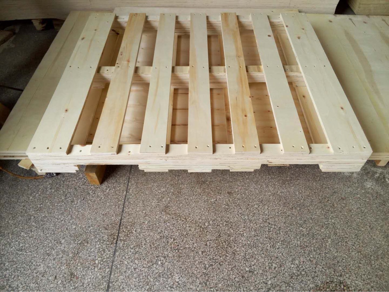 四面进叉出口川字型木托盘美标物流货运托盘免熏蒸胶合板托盘定制