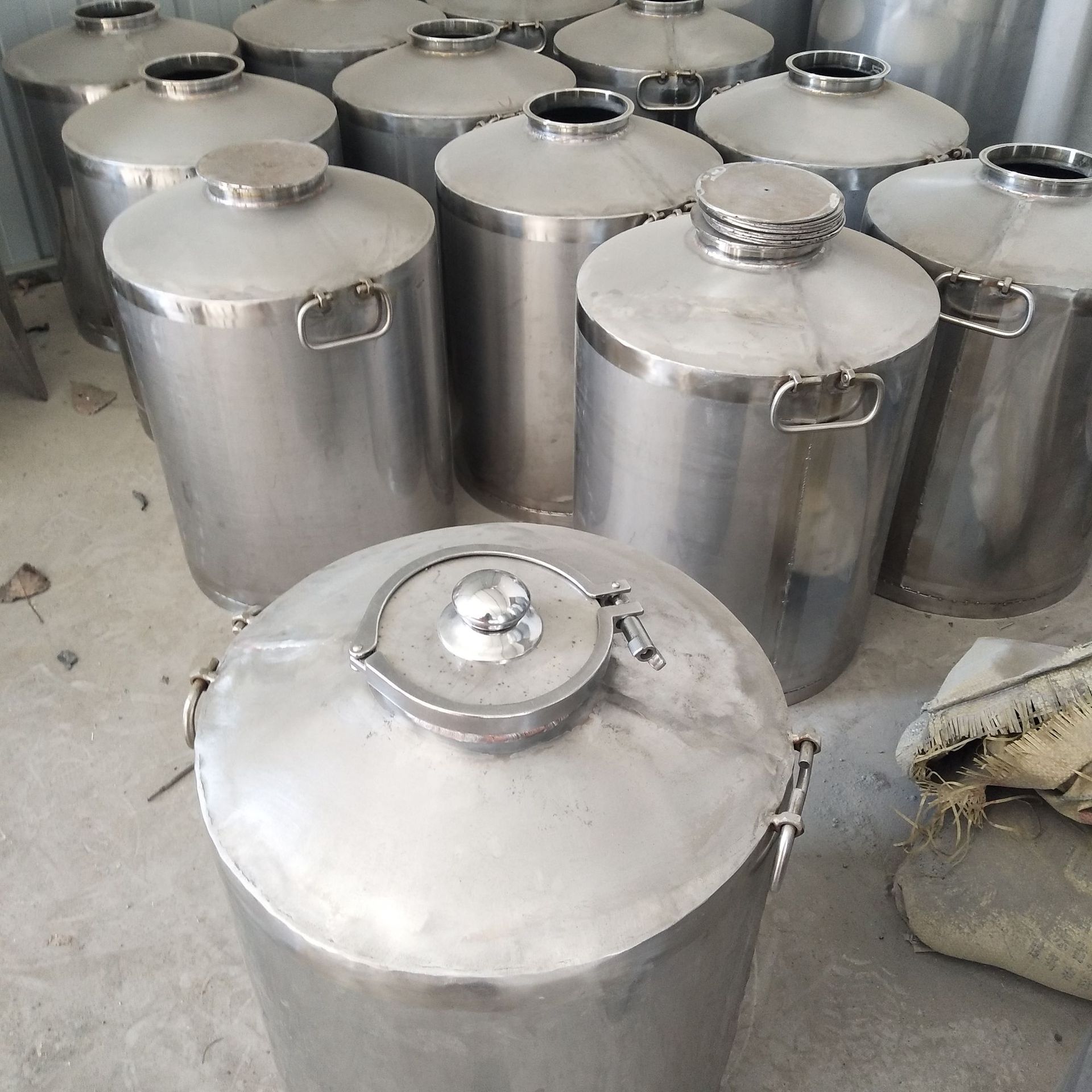 曲阜众鑫热销 304不锈钢 100斤接酒桶 周转桶 批发价格