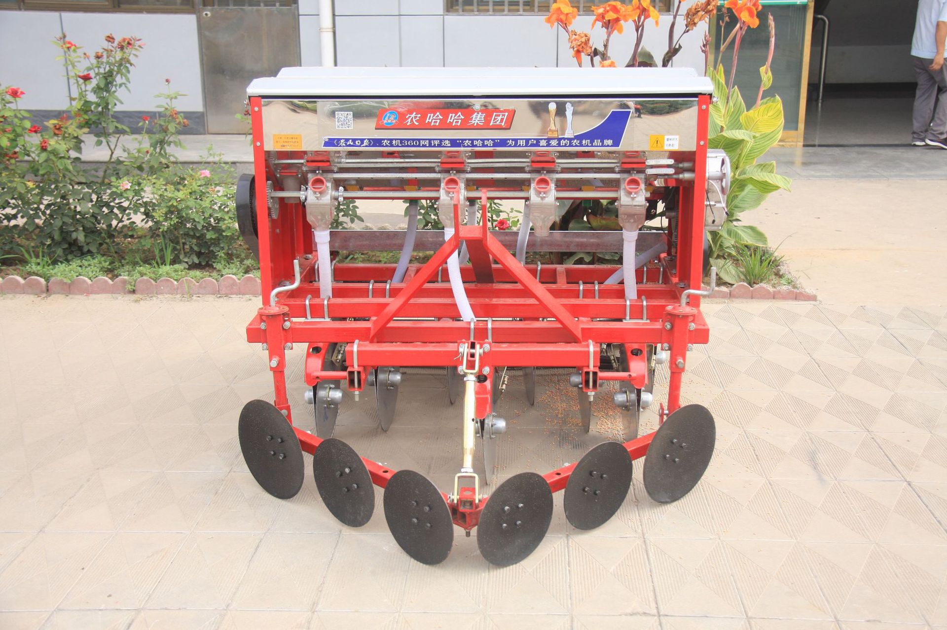 农哈哈6行施肥型小麦播种机