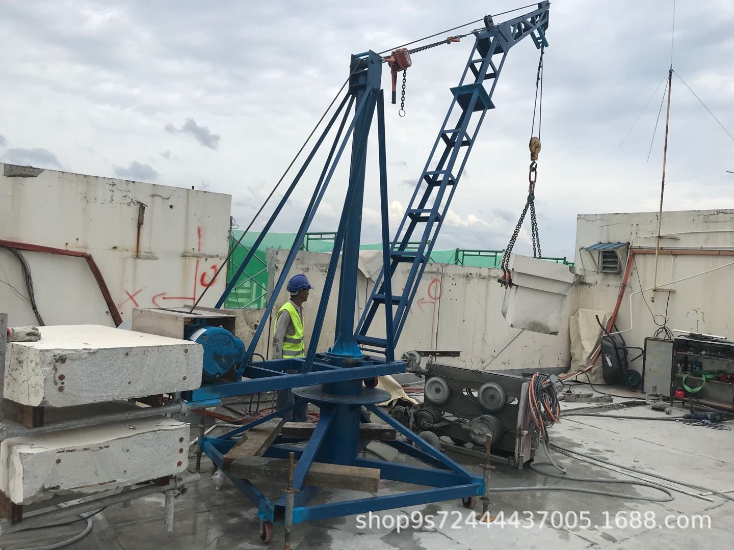 码头吊运机车高层拆脚手架用吊机高空楼顶用旋转吊机