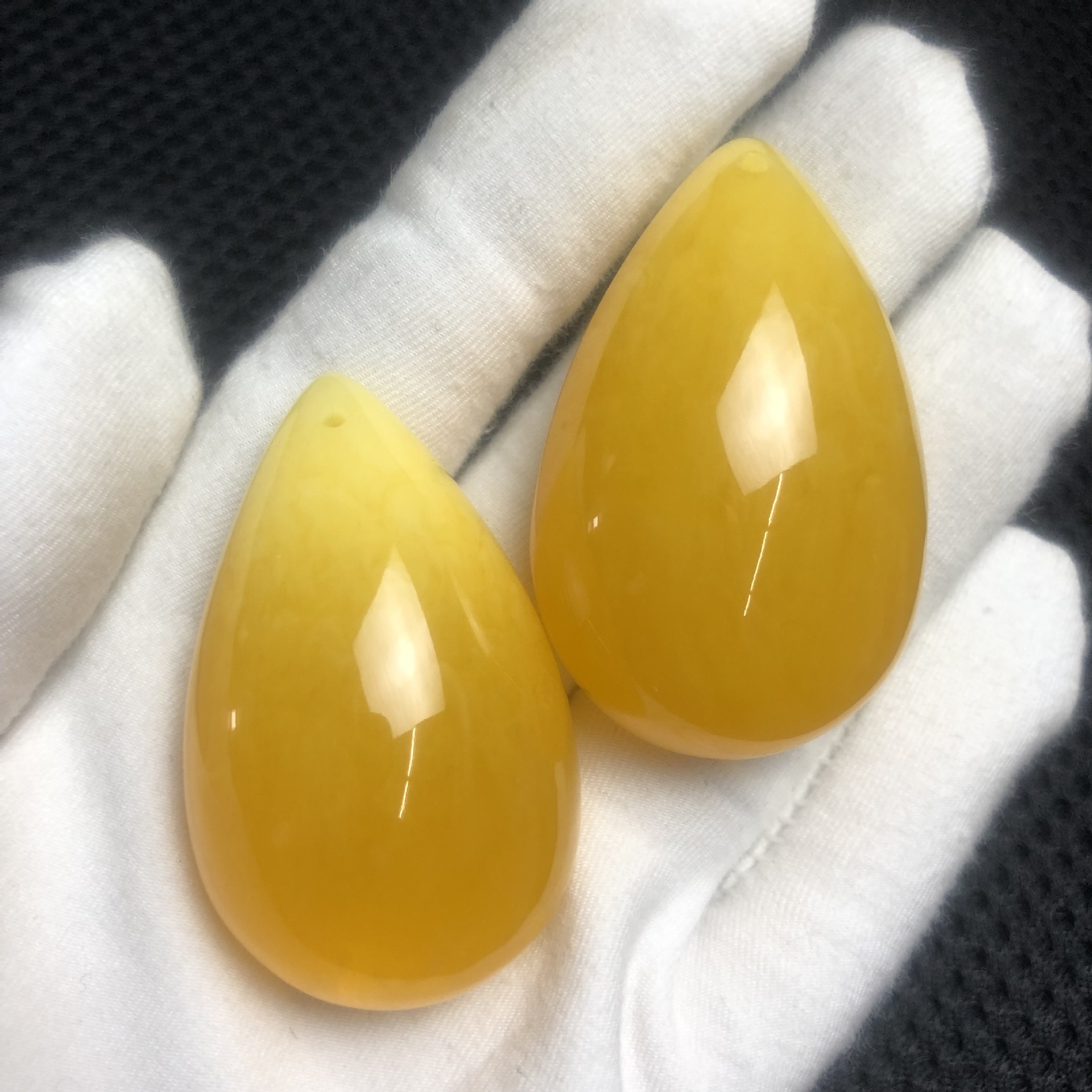 二代粉压蜜蜡厂家直销新品爆款精品水滴无事牌吊坠毛衣链直播货源