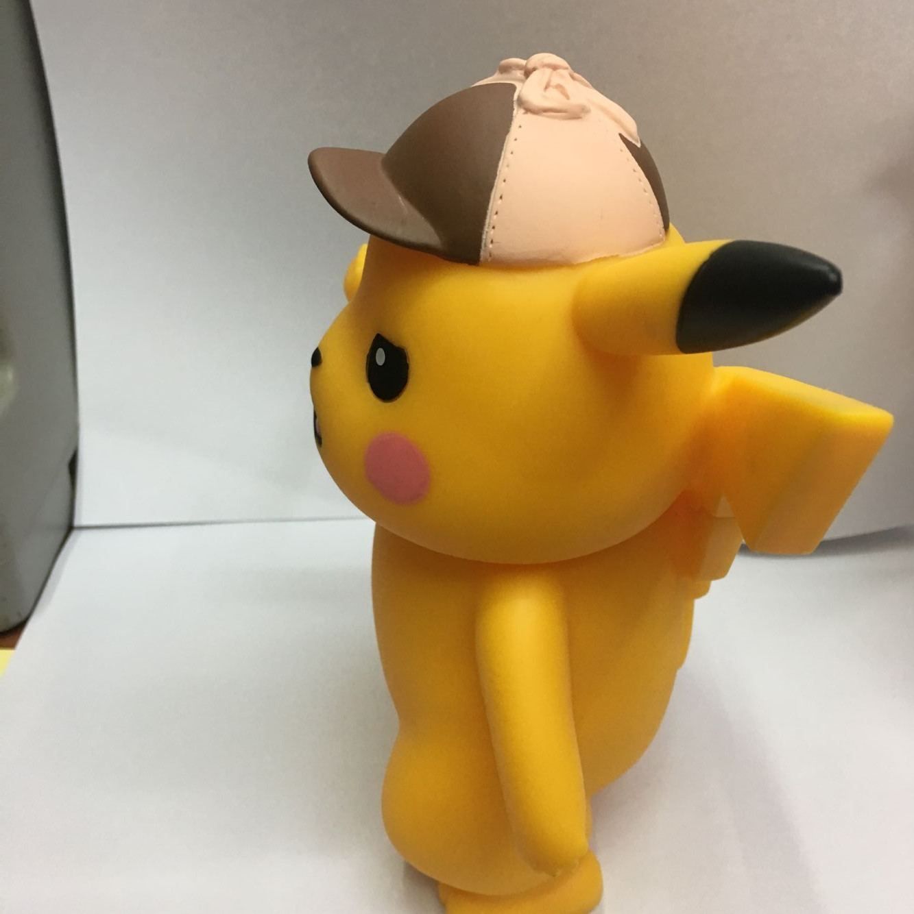 宠物小精灵口袋妖怪 皮卡丘 比卡丘拿放大镜 戴猎帽 盒装手办摆件