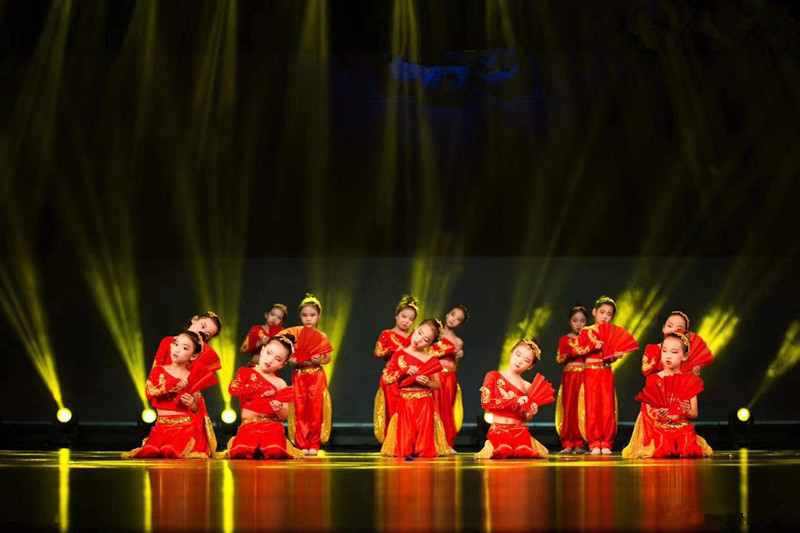 儿童少年志舞蹈服装演出服中国说少年强则国强女童古典扇子舞蹈服