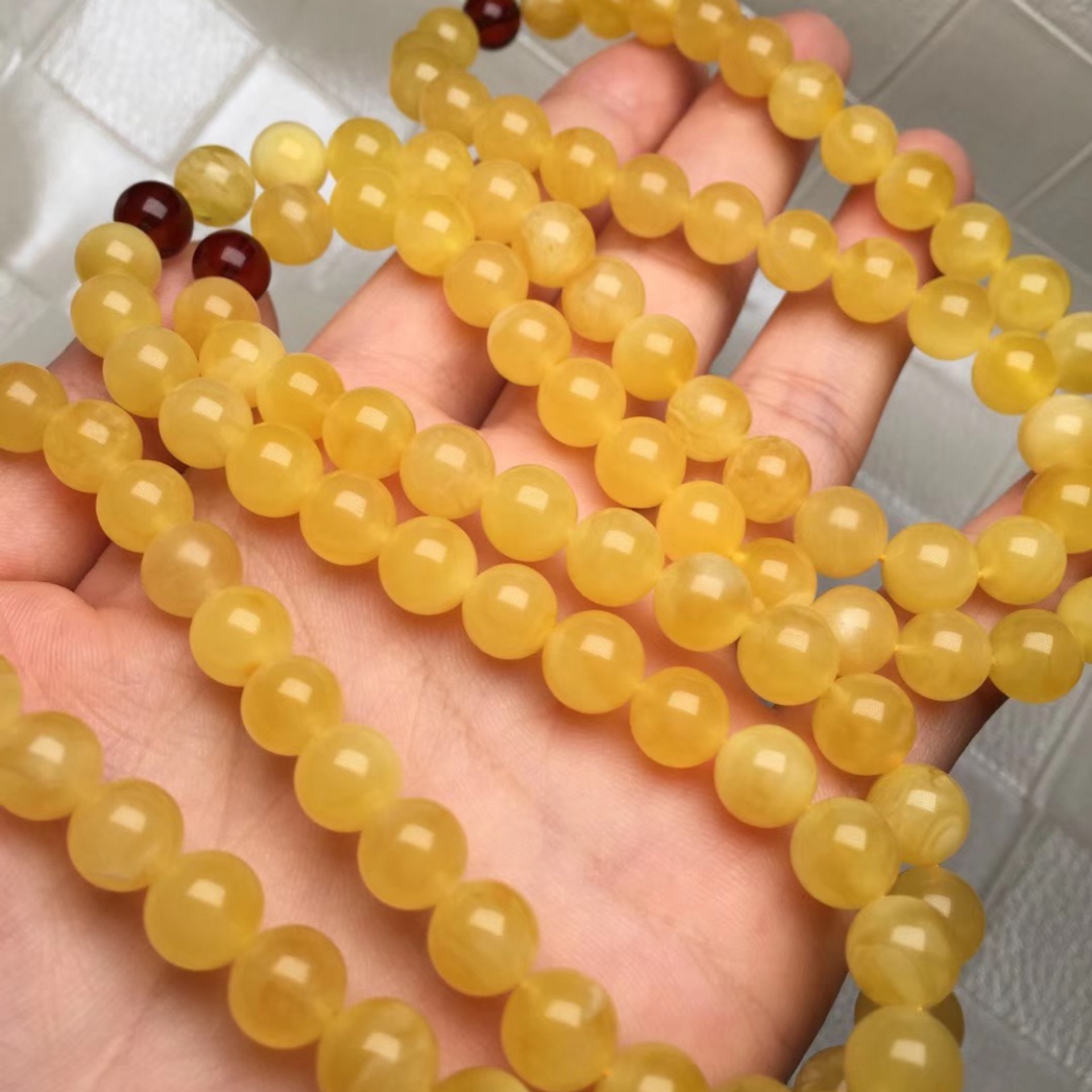 天然原矿俄料蜜蜡鸡油黄白花108佛珠 满蜜鸡油黄佛珠项链一件代发