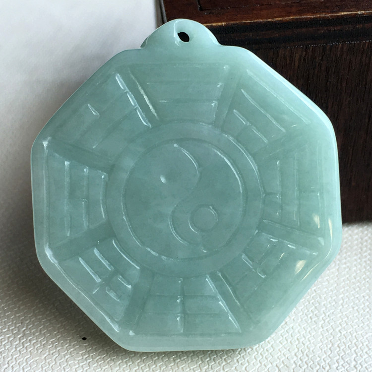 缅甸老坑翡翠八卦吊坠批发男女款冰糯种平安挂饰