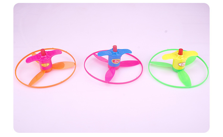 塑料上链飞天仙子 飞碟发射器儿童玩具地摊热卖批发飞天玩具